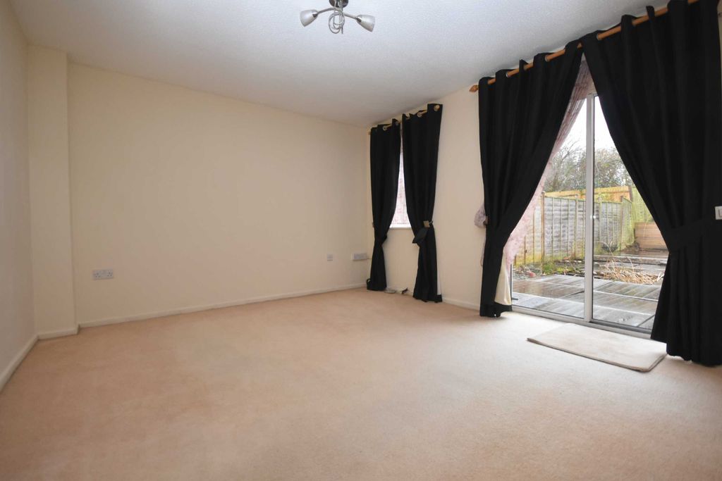 Property photo 3 of 10 Photo