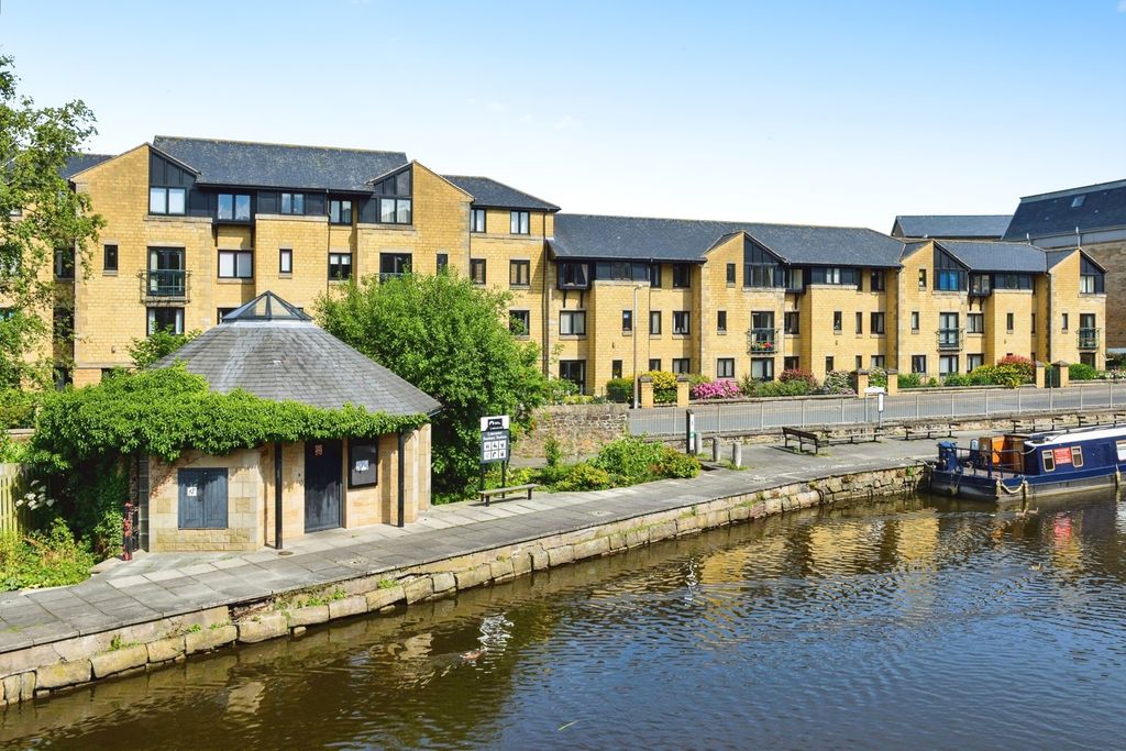 Property photo 1 of 19 External