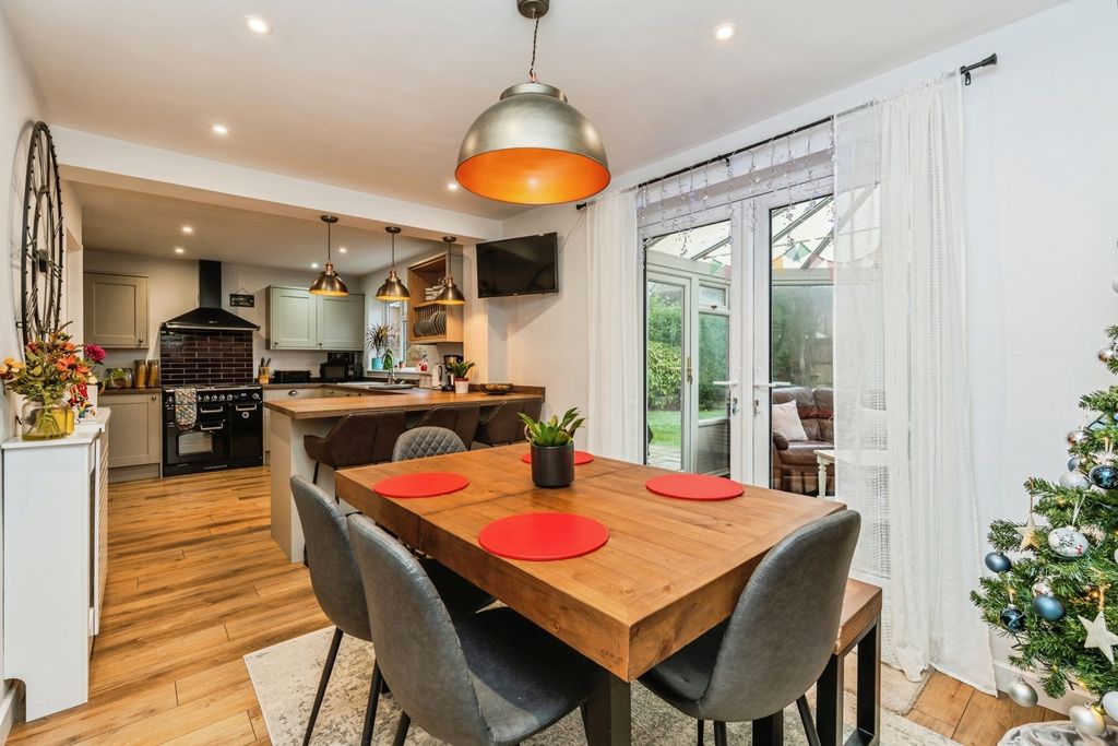 Property photo 2 of 20 Pbox-Img.Jpg