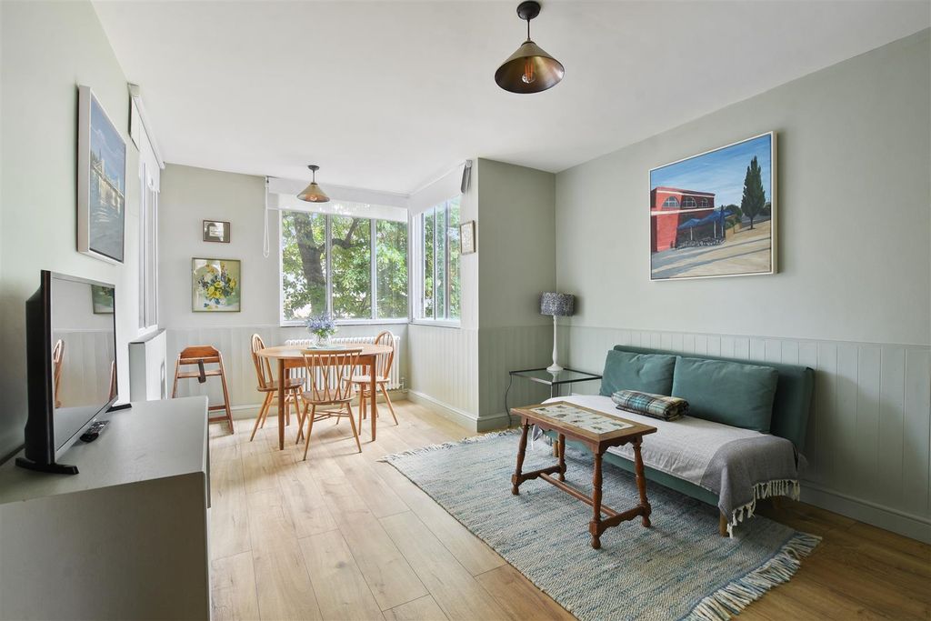 Property photo 1 of 13 3 10 Swains Lane - Reception.Jpg