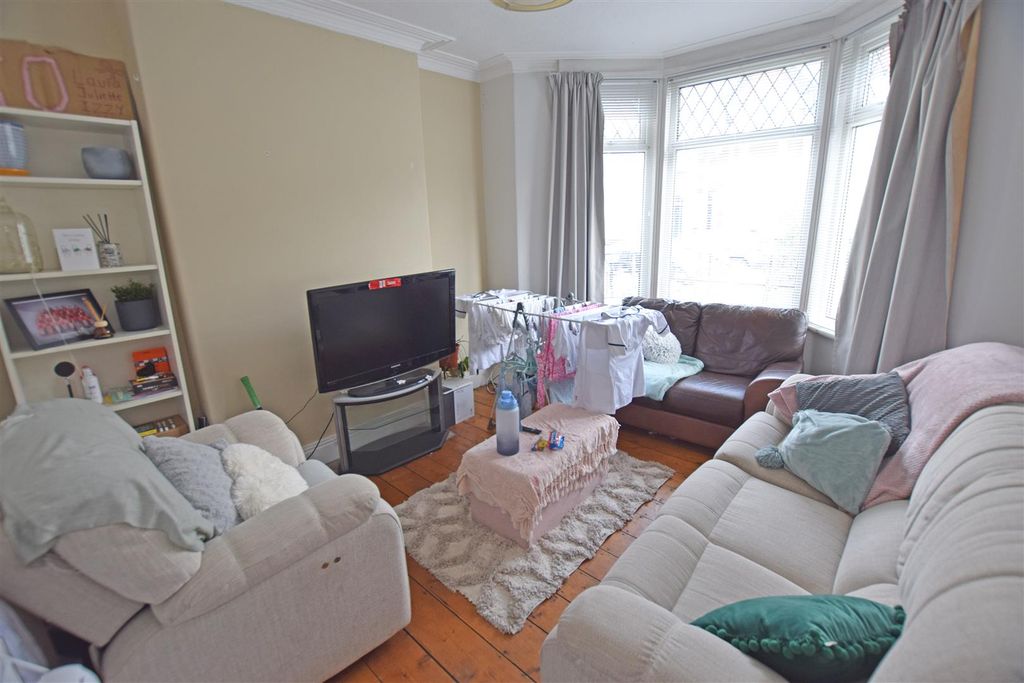 Property photo 2 of 12 Lounge