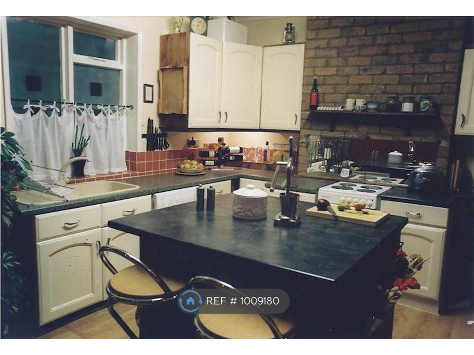 Property photo 1 of 5 Large Kitchen