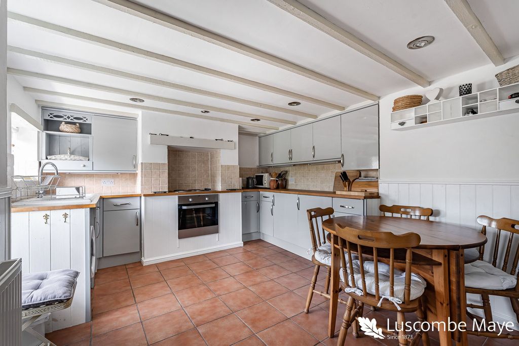 Property photo 3 of 12