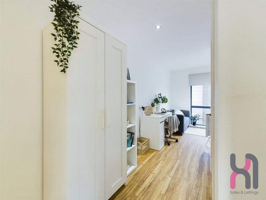 Property photo 2 of 17 Picture No. 05