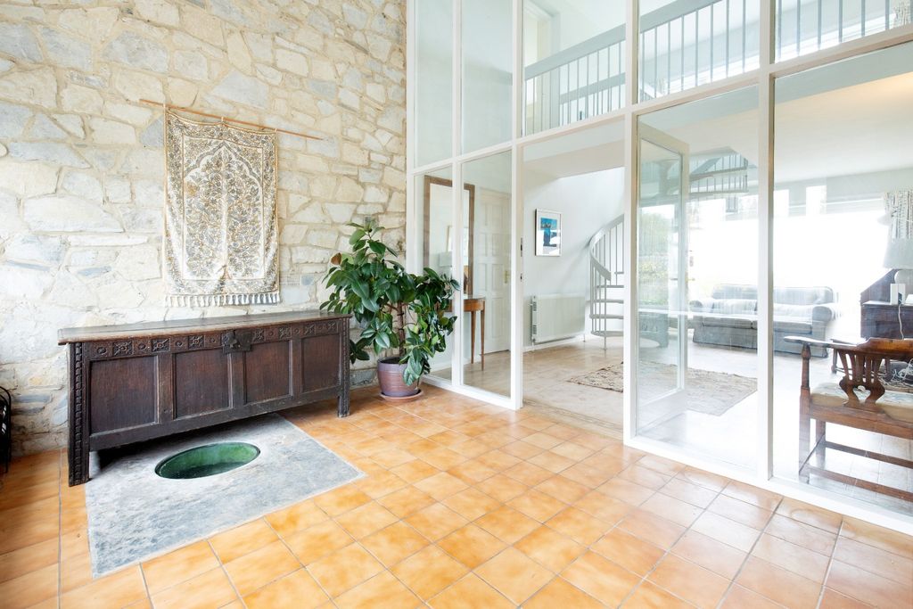 Property photo 3 of 38 37135510