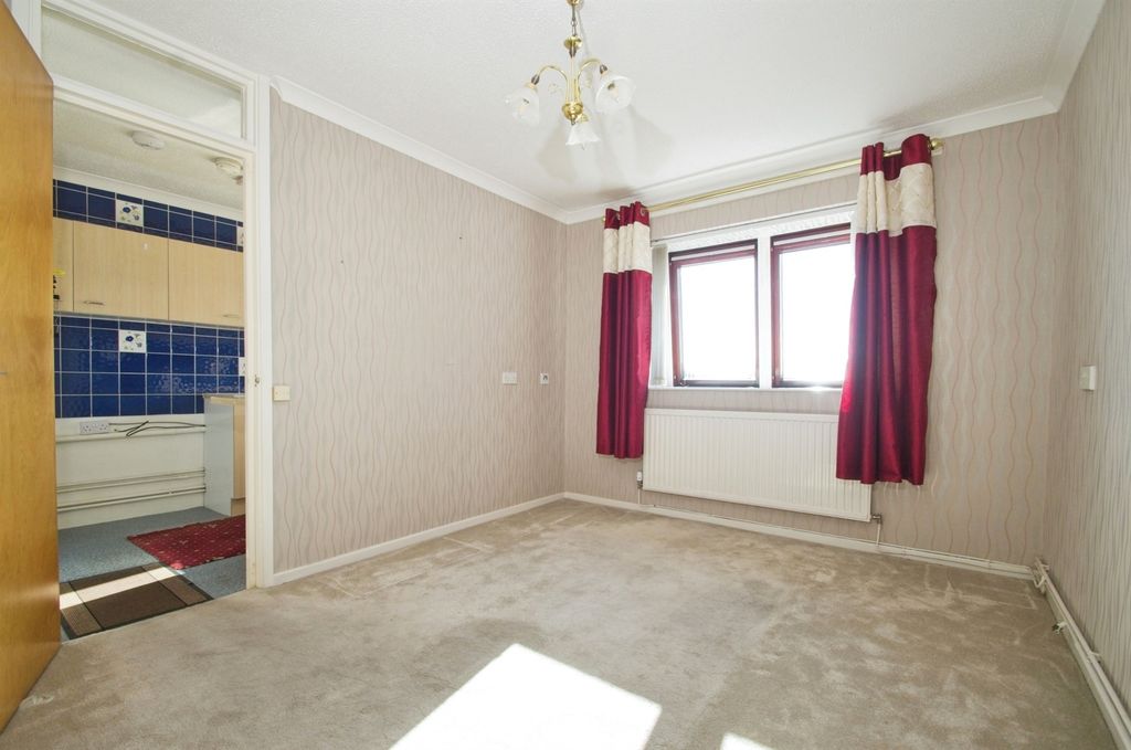 Property photo 3 of 9