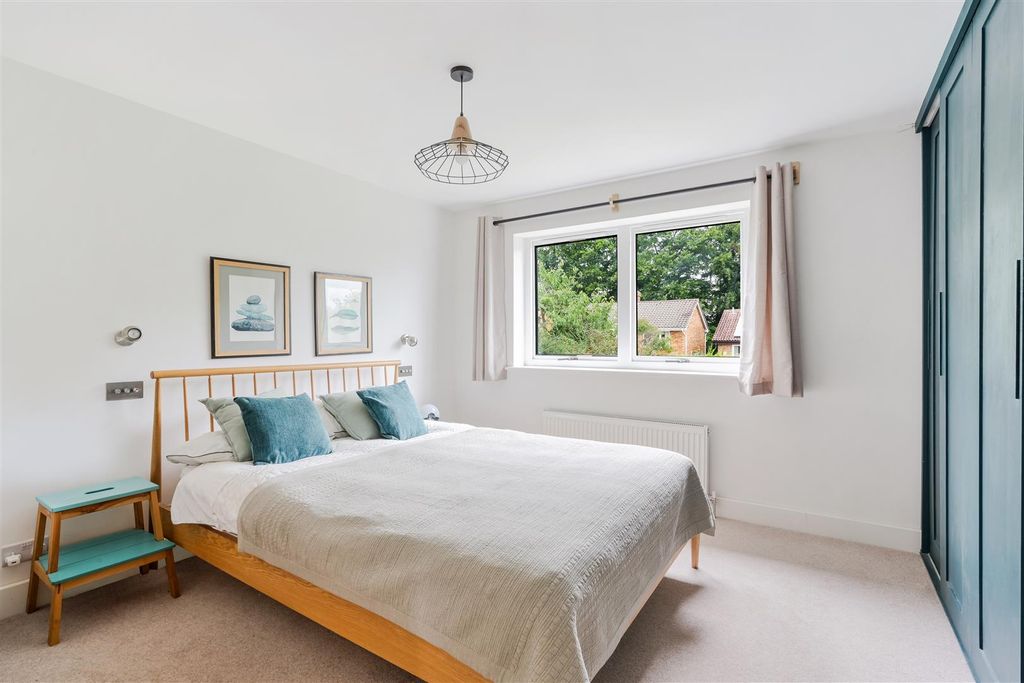 Property photo 3 of 14 Aston Way (19).Jpg
