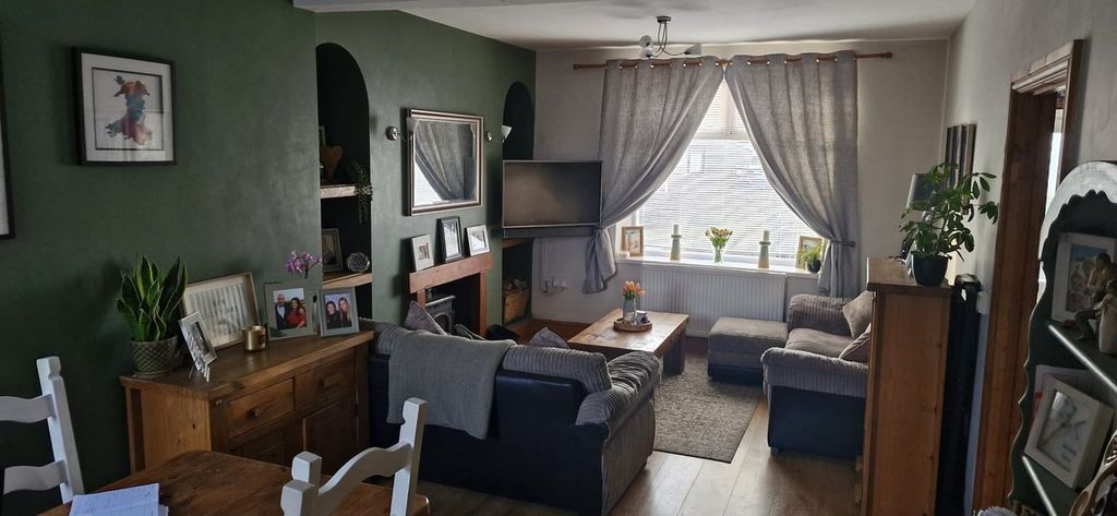 Property photo 3 of 11