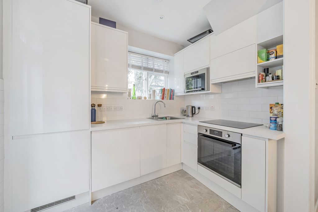 Property photo 2 of 9 947376 (05)