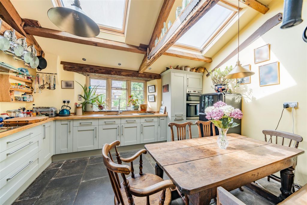 Property photo 3 of 19 Kitchen / Breakfast Room