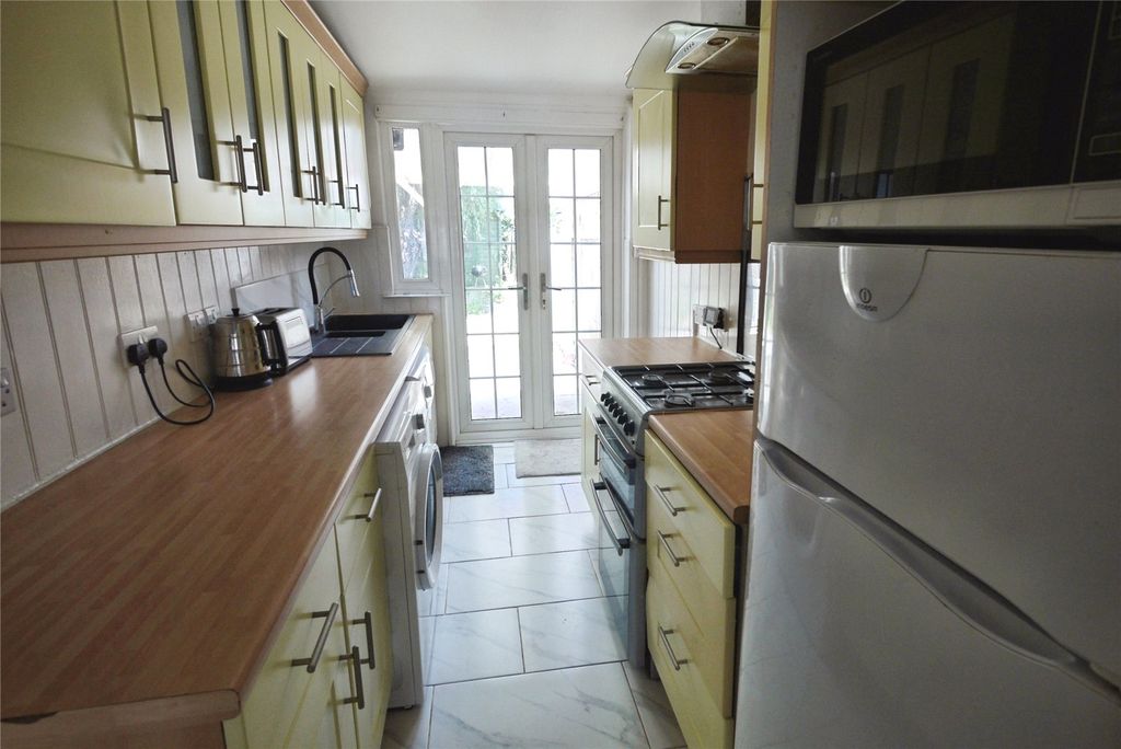 Property photo 3 of 14 Kitchen
