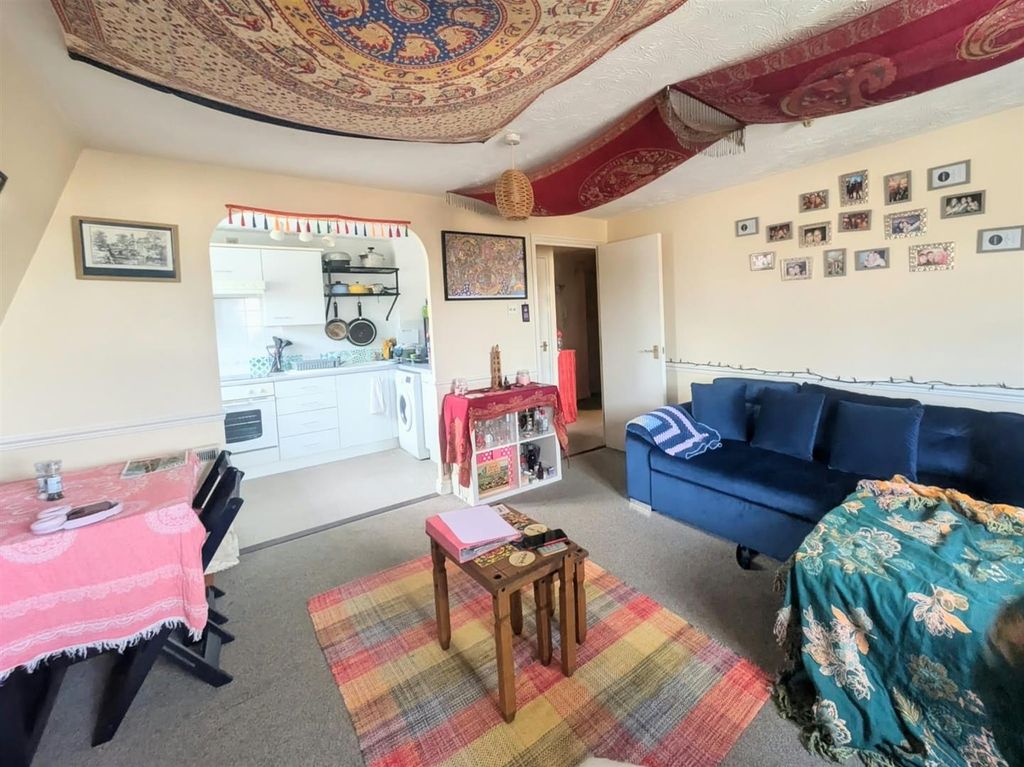 Property photo 3 of 6 8F43B307-d83d-4838-B43F-E9Edc0395B16.Jpg