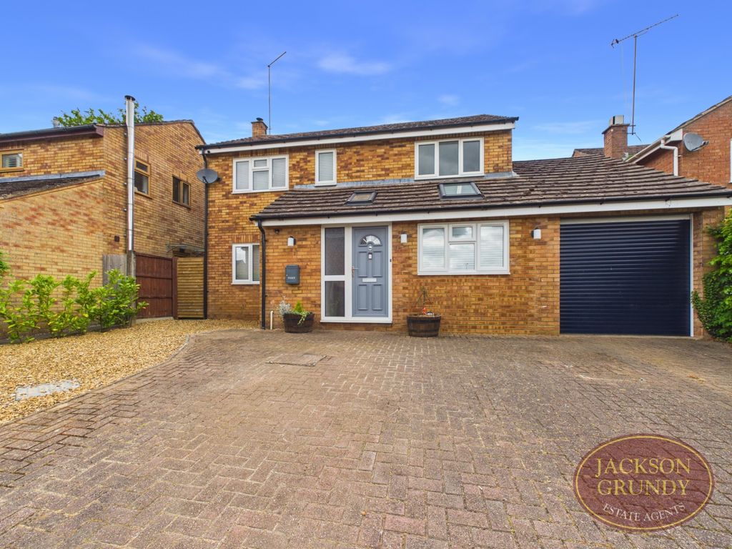 Property photo 1 of 21 Paddock Close