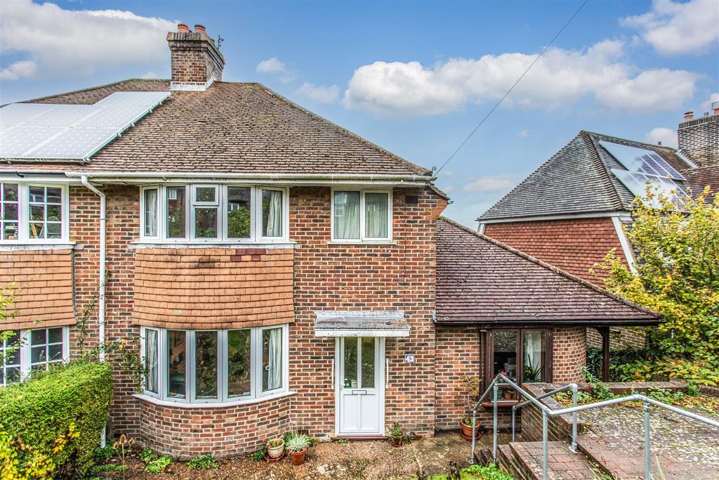 Property photo 2 of 28