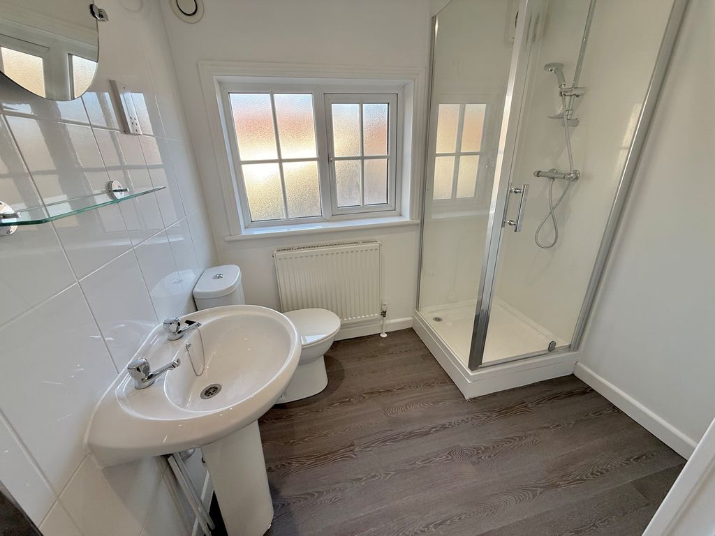 Property photo 3 of 12 Blab Shower wc