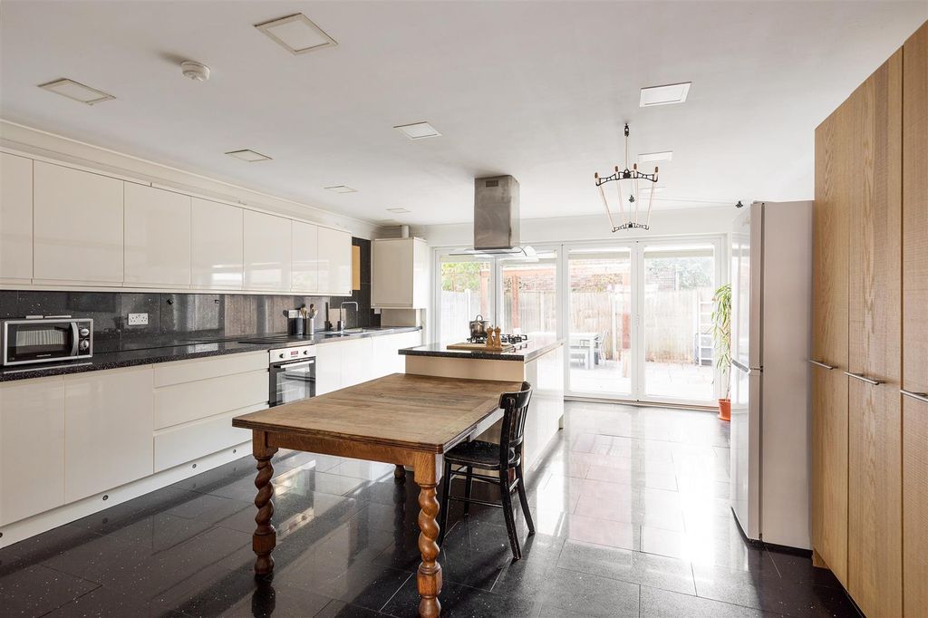 Property photo 3 of 36 Bowdon Road, E17