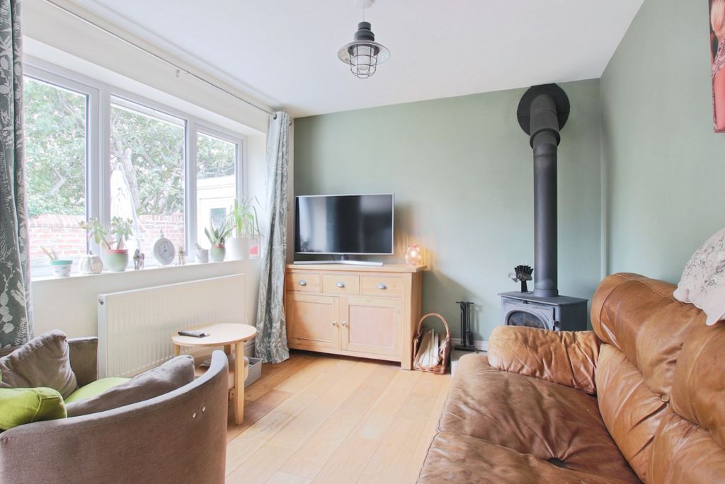 Property photo 3 of 17 4564215