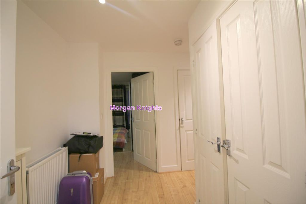 Property photo 2 of 13 Hallway/Entrance: