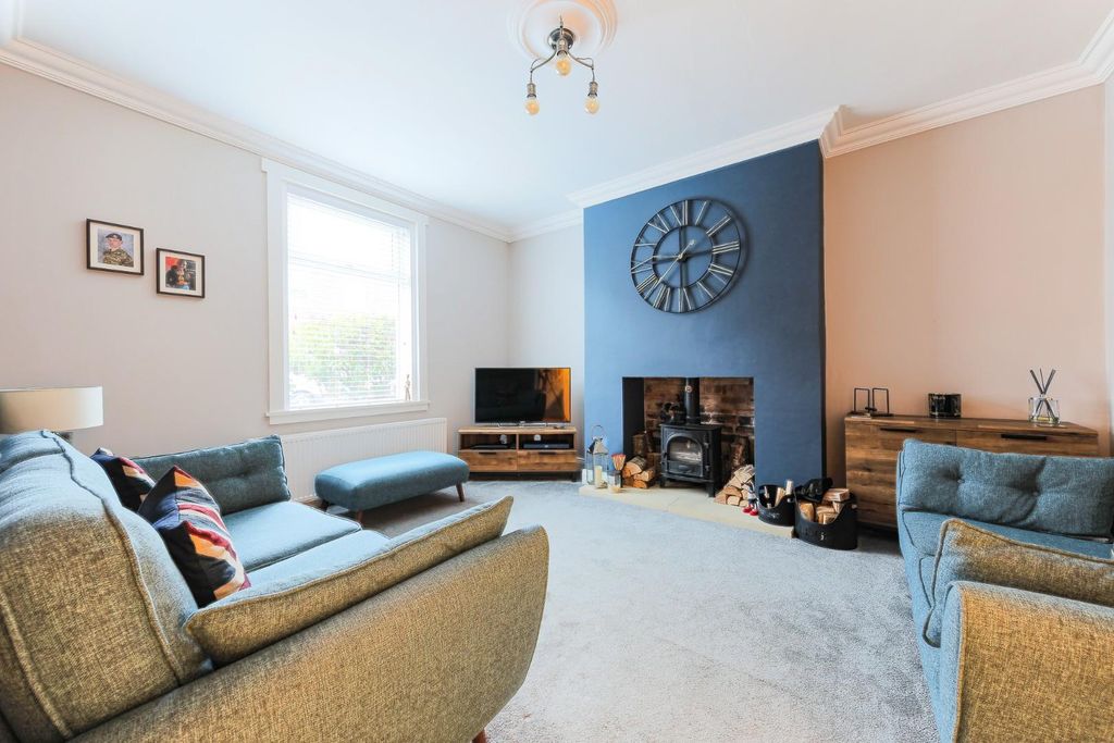 Property photo 3 of 19 Lounge.Jpg