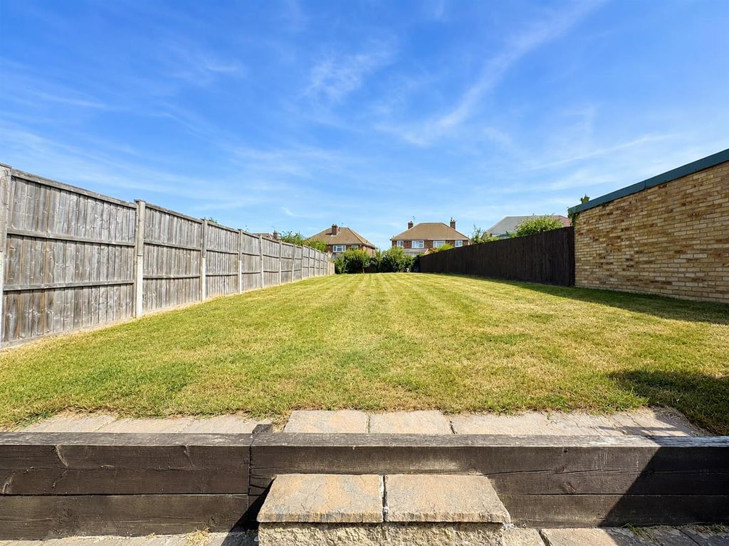 Property photo 2 of 14 Garden