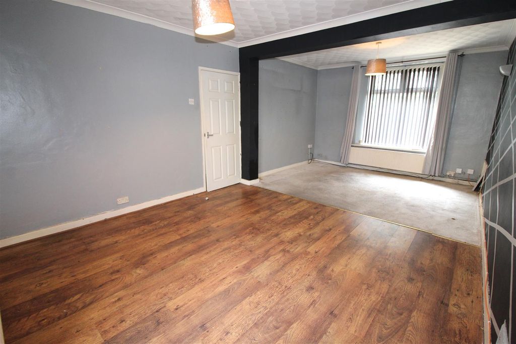 Property photo 3 of 27 Lounge/Dining Room
