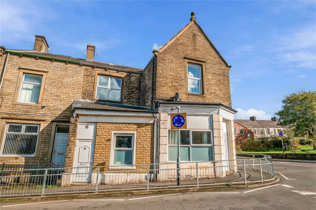Property photo 2 of 12 2 Gisburn Road