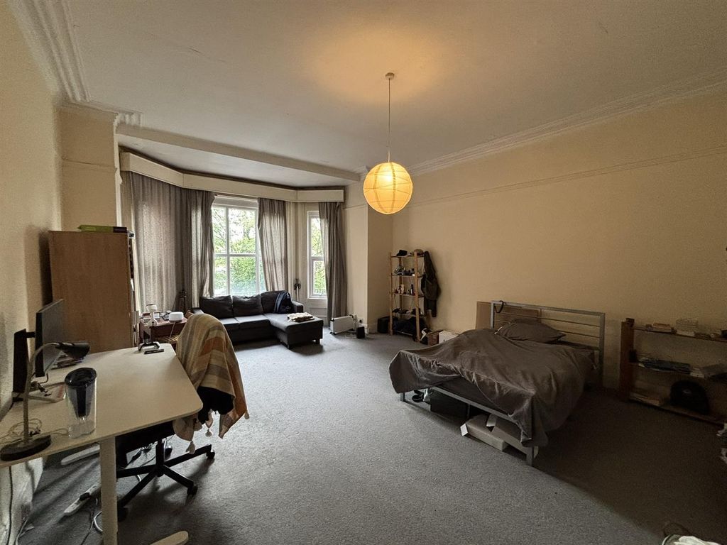 Property photo 2 of 10 Studio Room