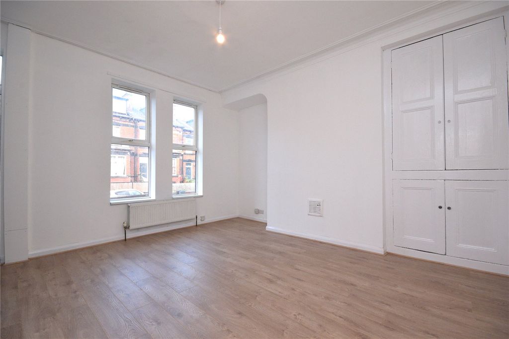 Property photo 3 of 10 Picture No. 06