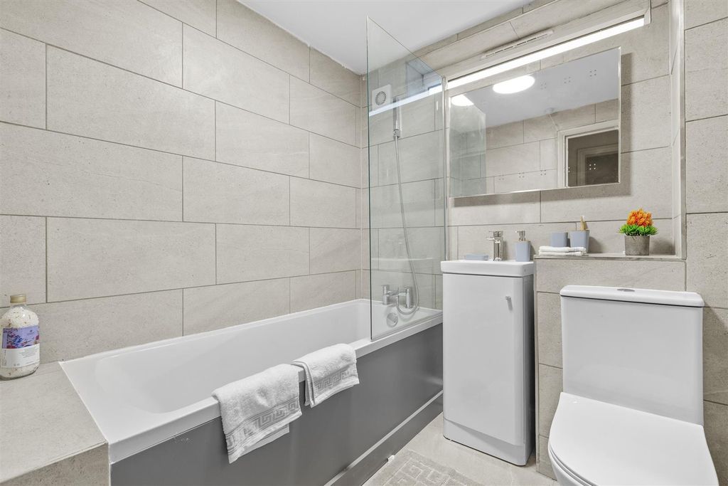 Property photo 3 of 5 Family Bathroom