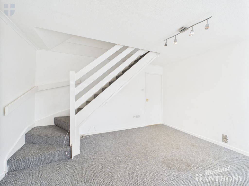 Property photo 3 of 10 Cam02773G0-Pr0336-Still008