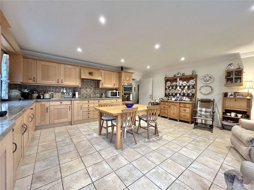 Property photo 2 of 21 Picture No. 32