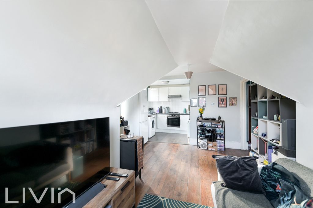 Property photo 3 of 9 Photo 3