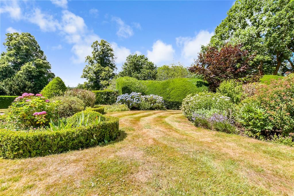 Property photo 2 of 20 Communal Gardens