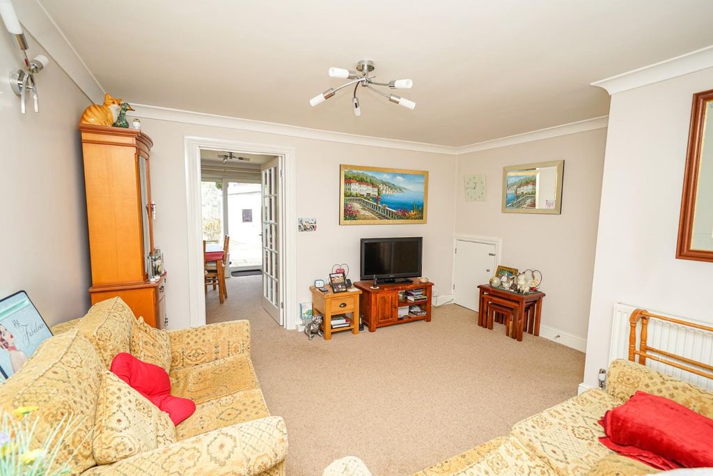 Property photo 2 of 21