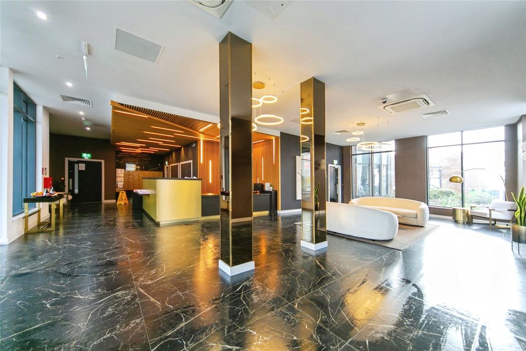 Property photo 2 of 17 Picture No. 33