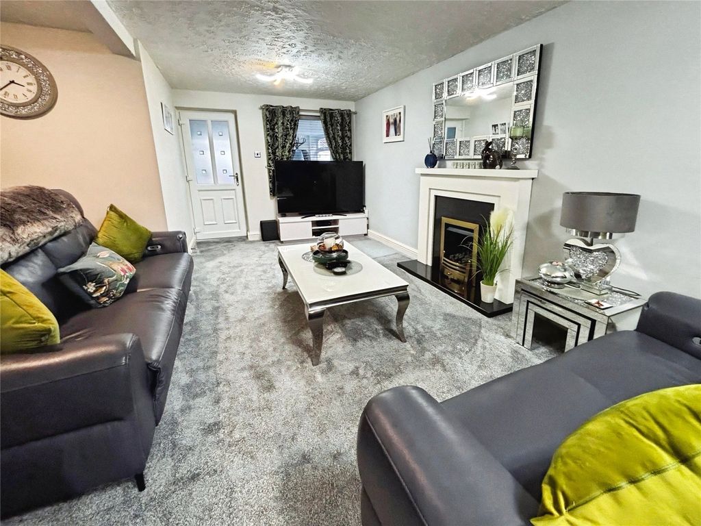 Property photo 3 of 14 Living Area