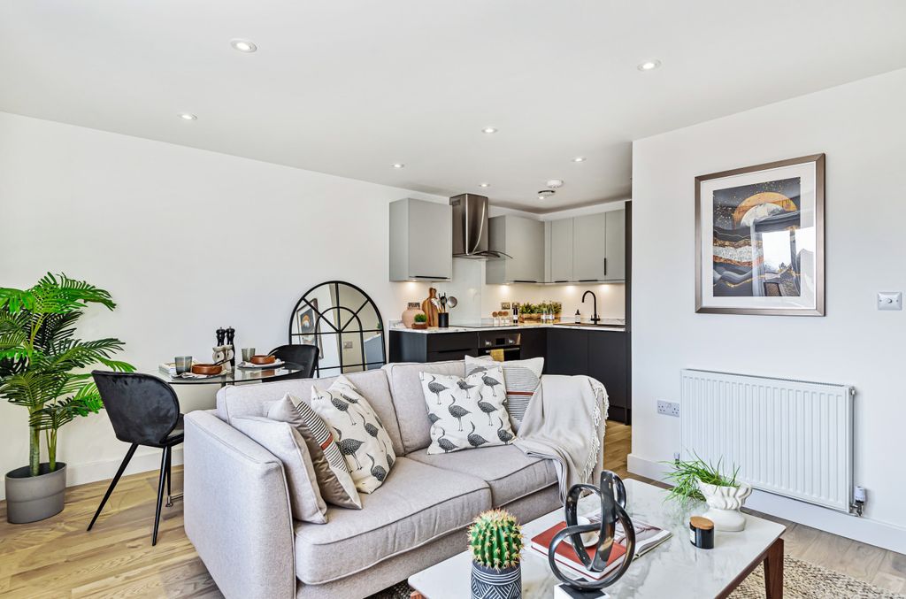 Property photo 3 of 7 Bedroom 1