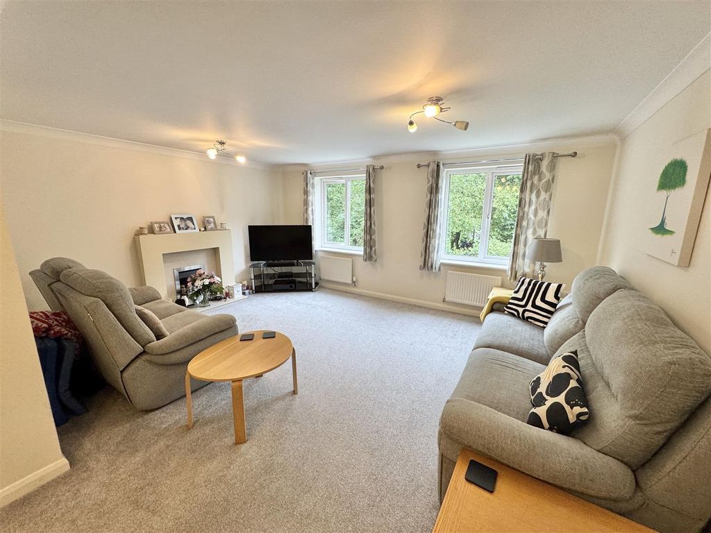 Property photo 3 of 25 Fe1A7B65-4E41-437F-8168-2c78F090d32d.Jpg