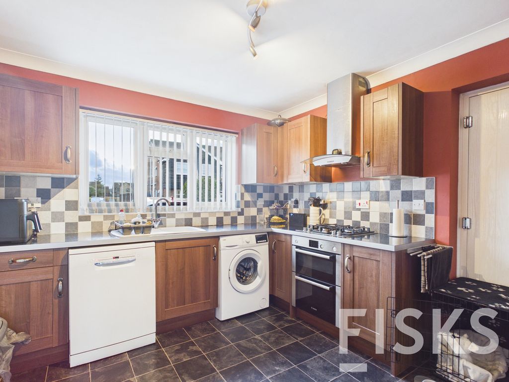 Property photo 3 of 32