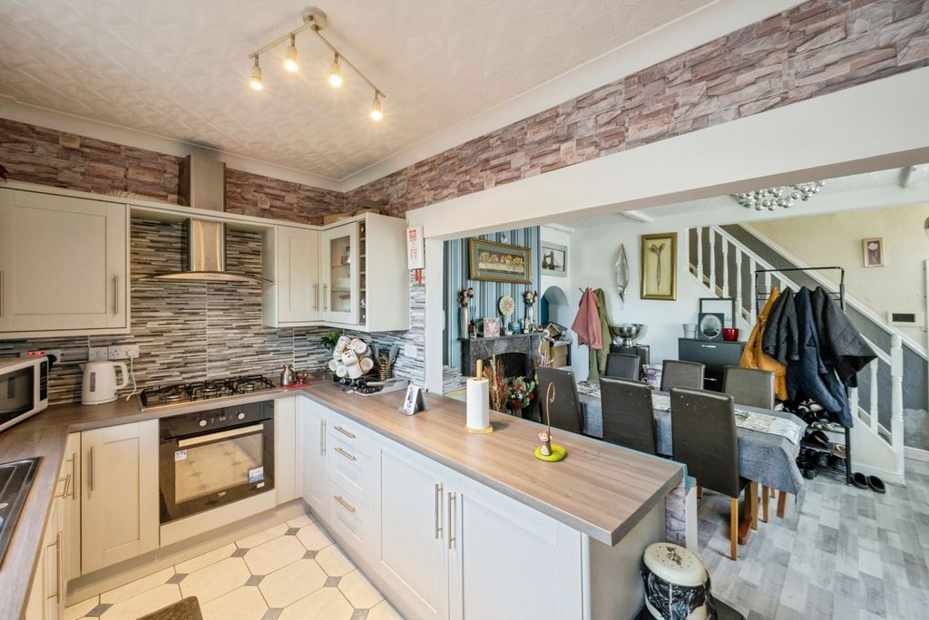 Property photo 2 of 16 Kitchen/Dining Room