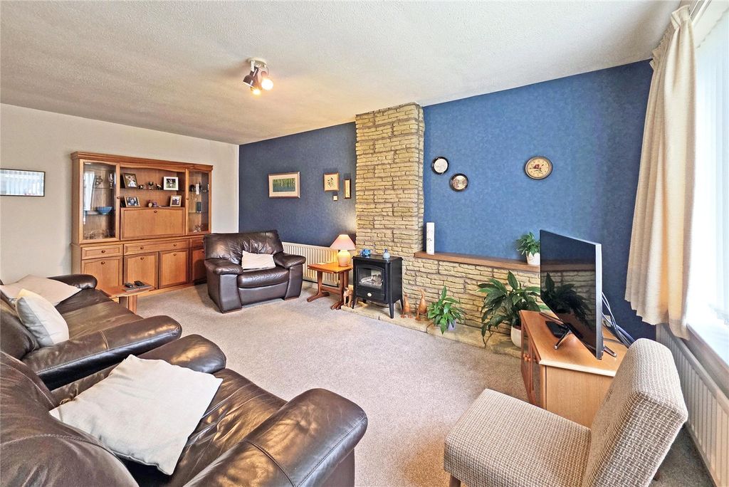 Property photo 2 of 19 Lounge
