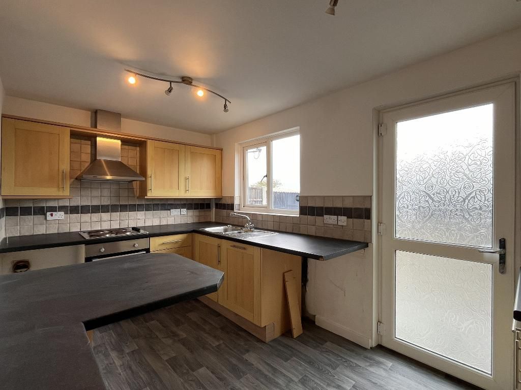 Property photo 3 of 14 Kitchen