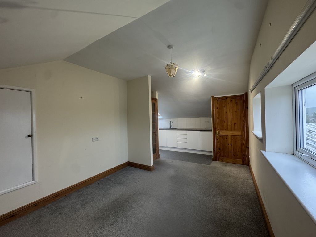 Property photo 3 of 10 Img_3998