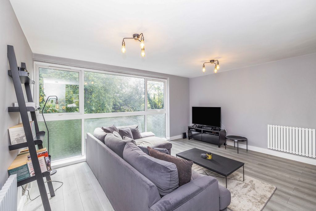 Property photo 2 of 13 Pbox-Img.Jpg