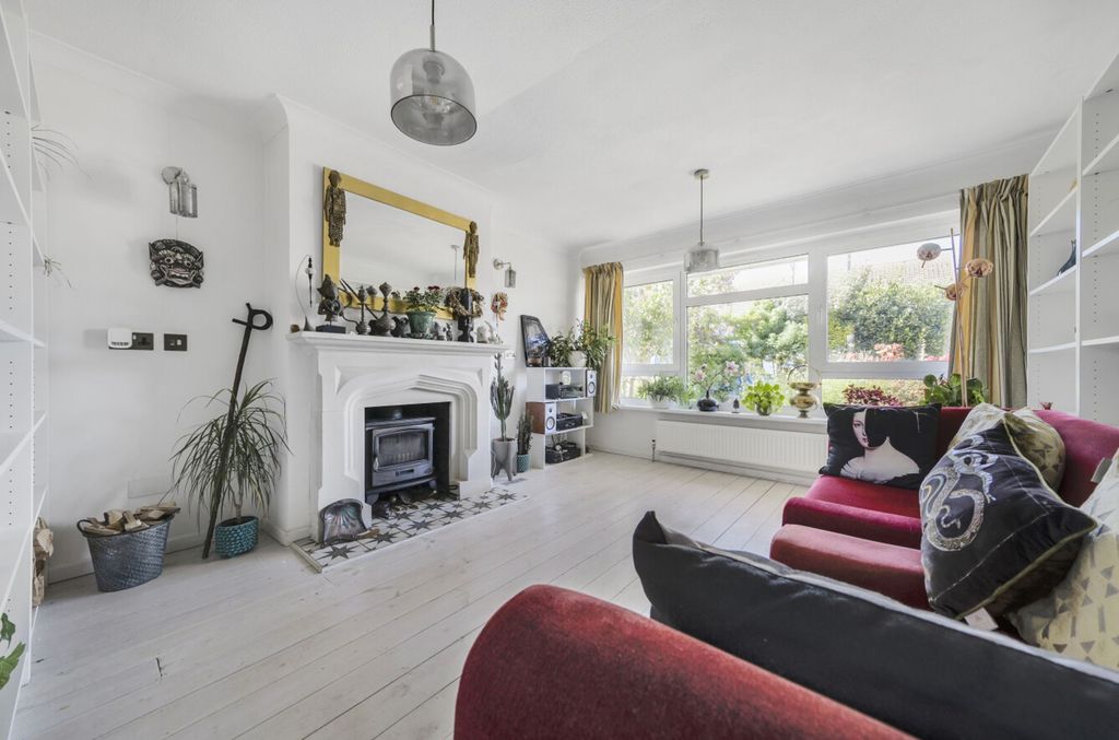 Property photo 2 of 19
