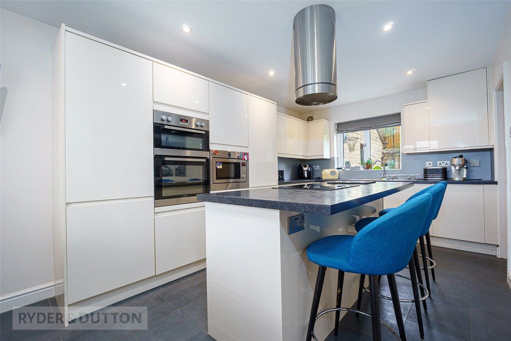 Property photo 3 of 27 Dining Kitchen
