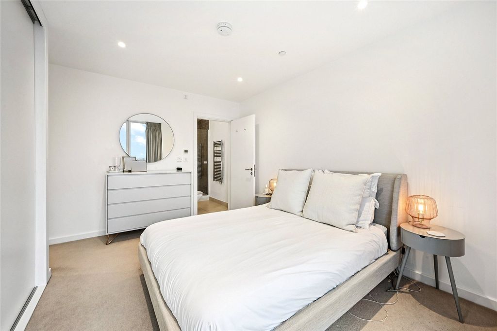 Property photo 3 of 18 Principal Bedroom