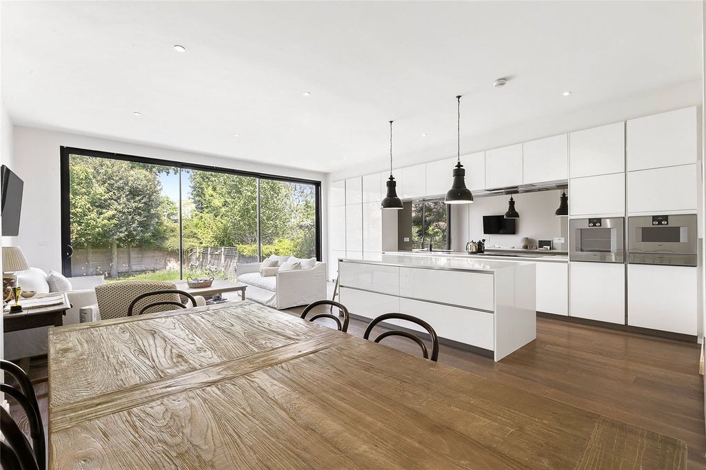 Property photo 1 of 16 Kitchen/Dining