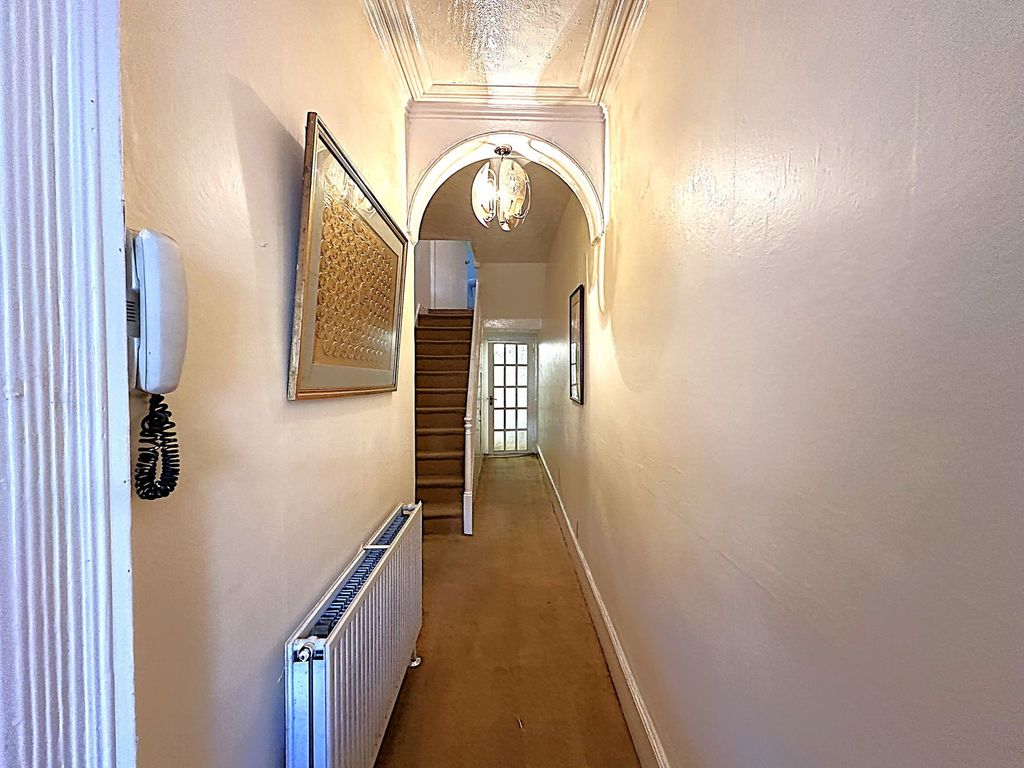 Property photo 2 of 28