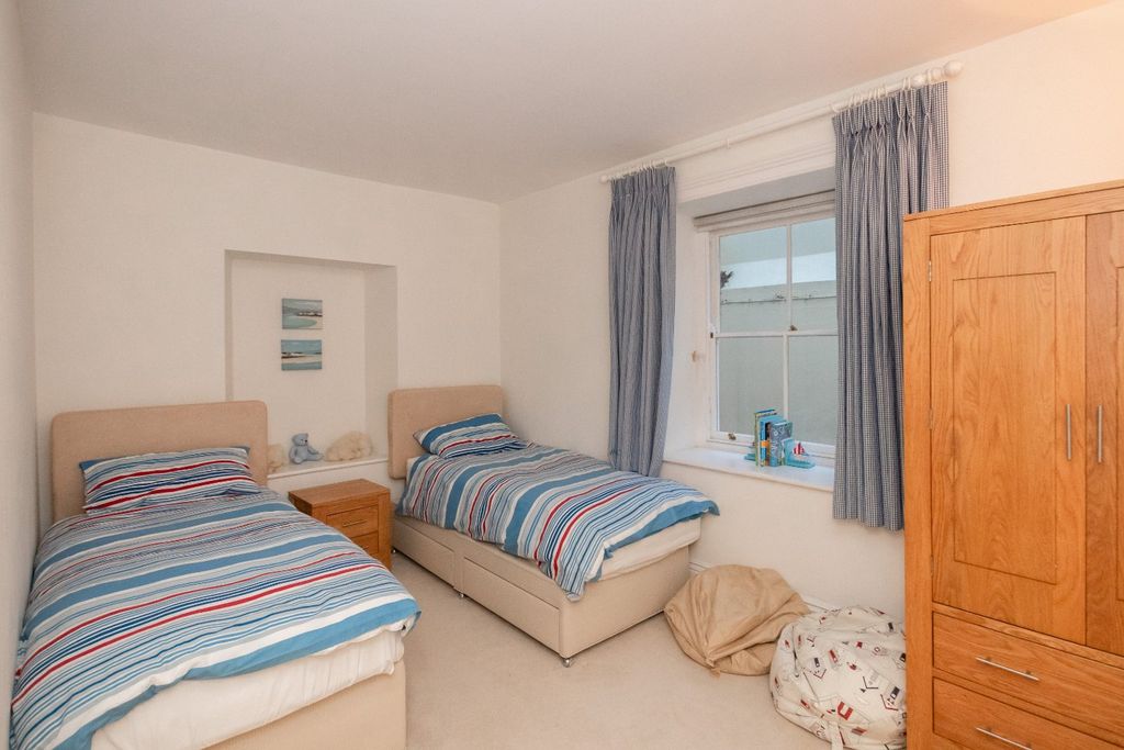 Additional image 43 of 7 bed detached house for saleL'hyvreuse, Cambridge Park, St. Peter Port, Guernsey GY1